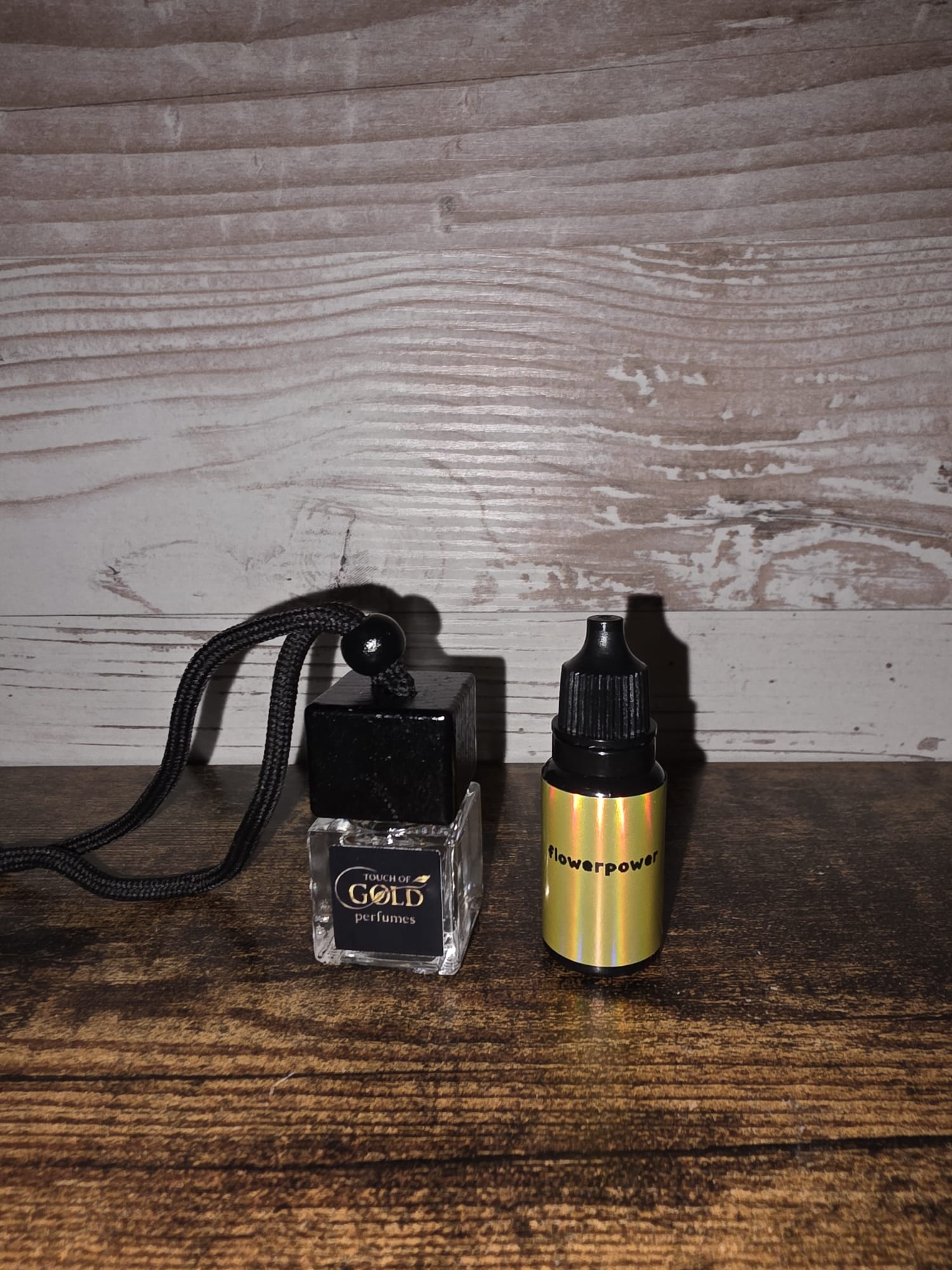 Autoparfum + 10ml navulling. Flowerpower