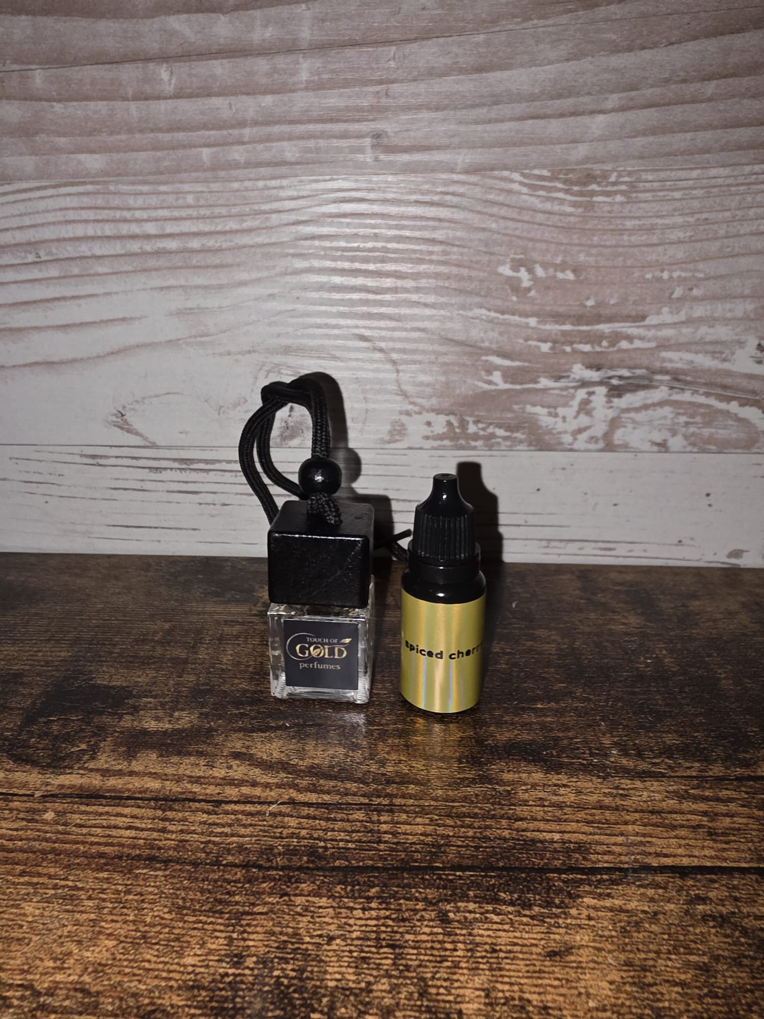 Autoparfum + 10ml navulling. Spiced Cherry